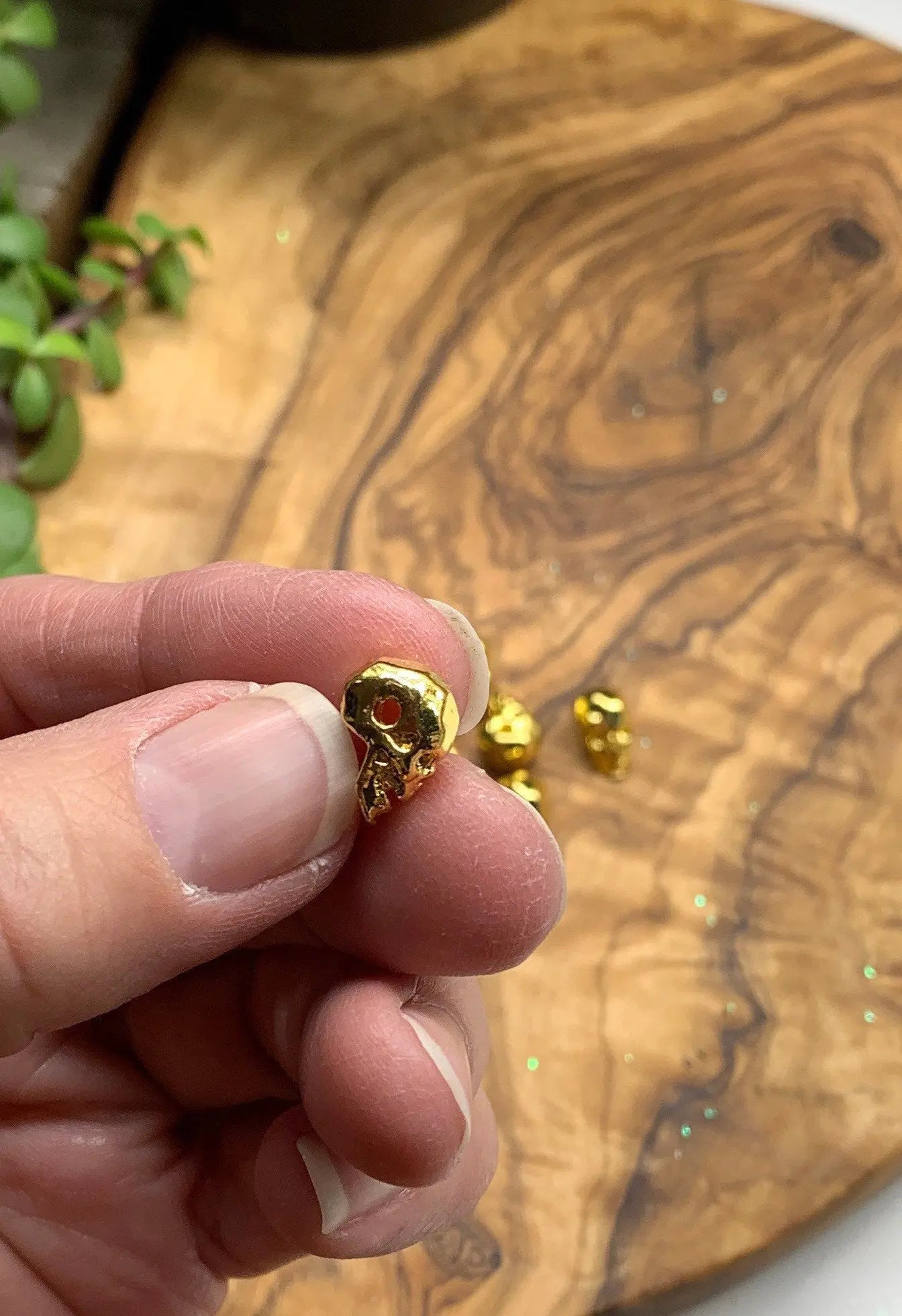 Skull Beads Gold Tone 0196-C Shop Wholesale Crystals