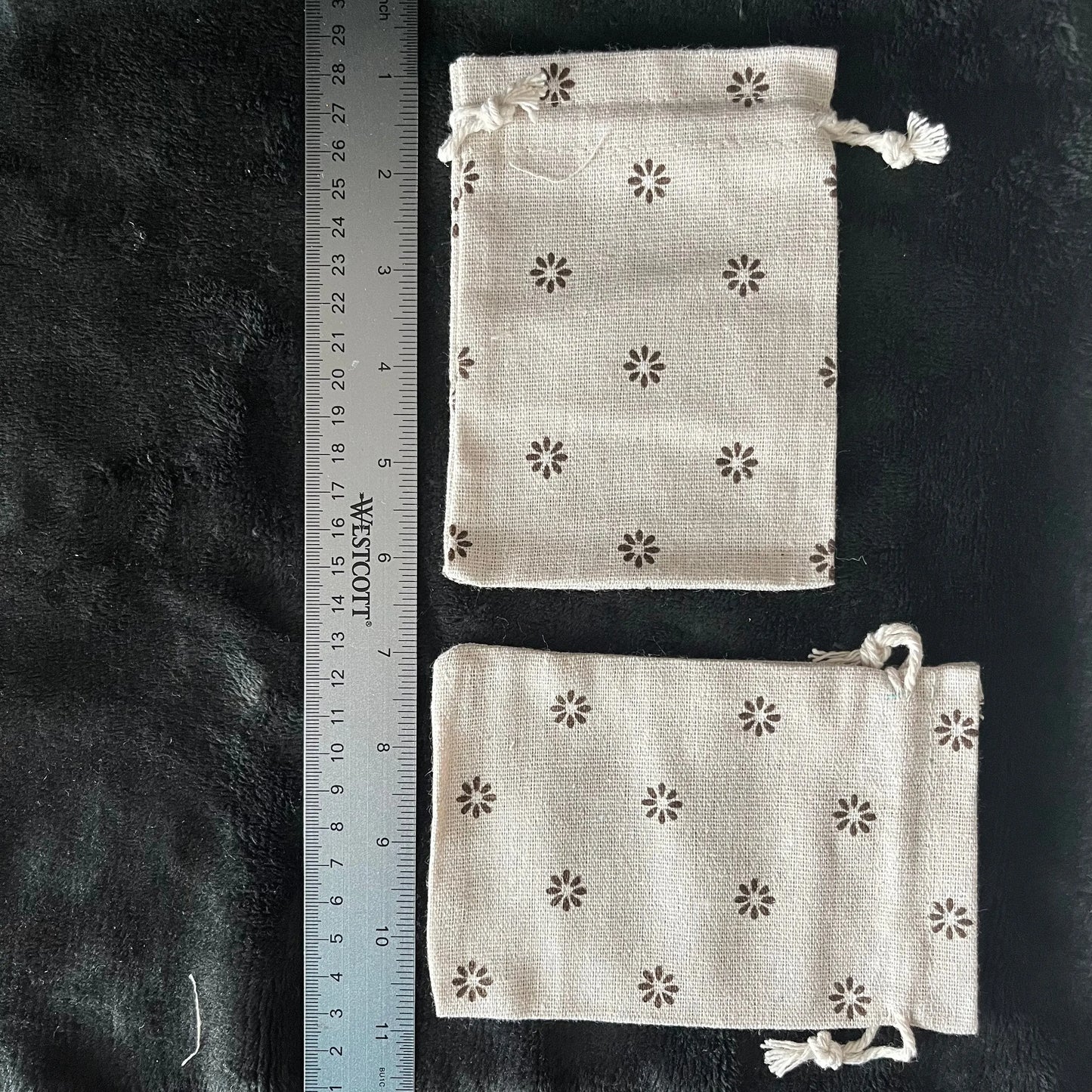 Daisy Burlap Drawstring Bag (Approx. 3 1/2” X 51/2") BAG-0203 Shop Wholesale Crystals