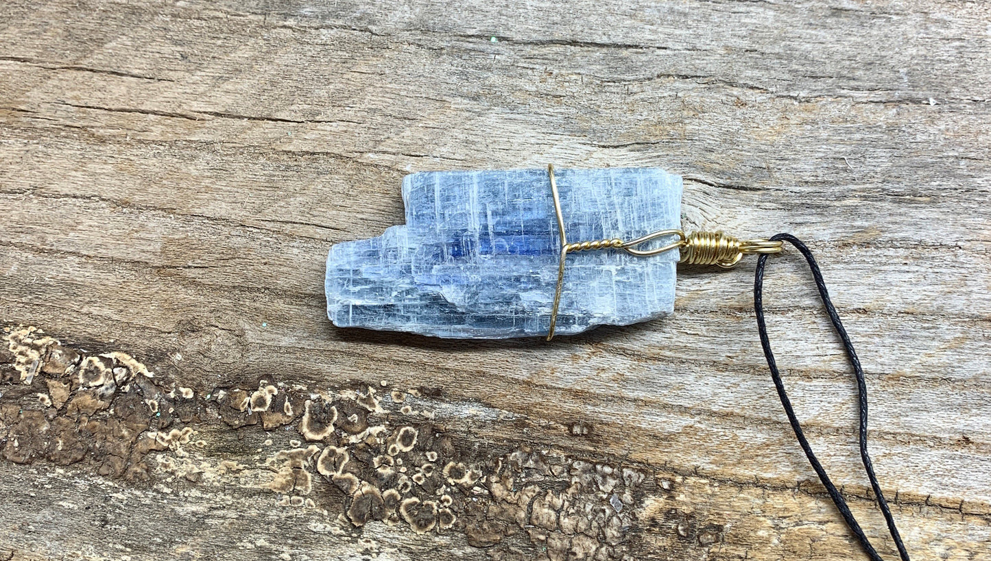 Blue Kyanite Wire Wrapped Necklace HOT-0392