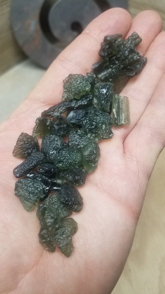 Moldavite, Naturally formed Moldavite from Czech Republic, (4.0 - 5.0 gr) One Crystal, Rough, for Crystal Grid Making, Wire Wrap BIN-0360