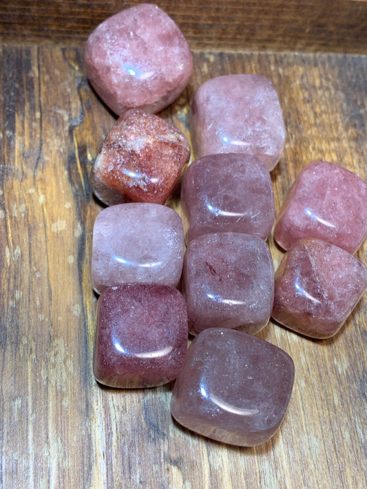 Strawberry Quartz Cube Polished 0630