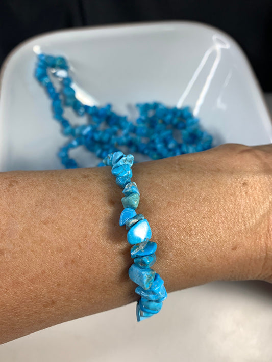 Blue Howlite Chip Bracelet. 1068