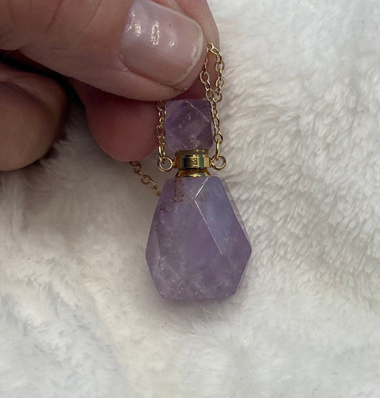 Amethyst Potion Bottle with Screw on Cap, faceted NCK-2639