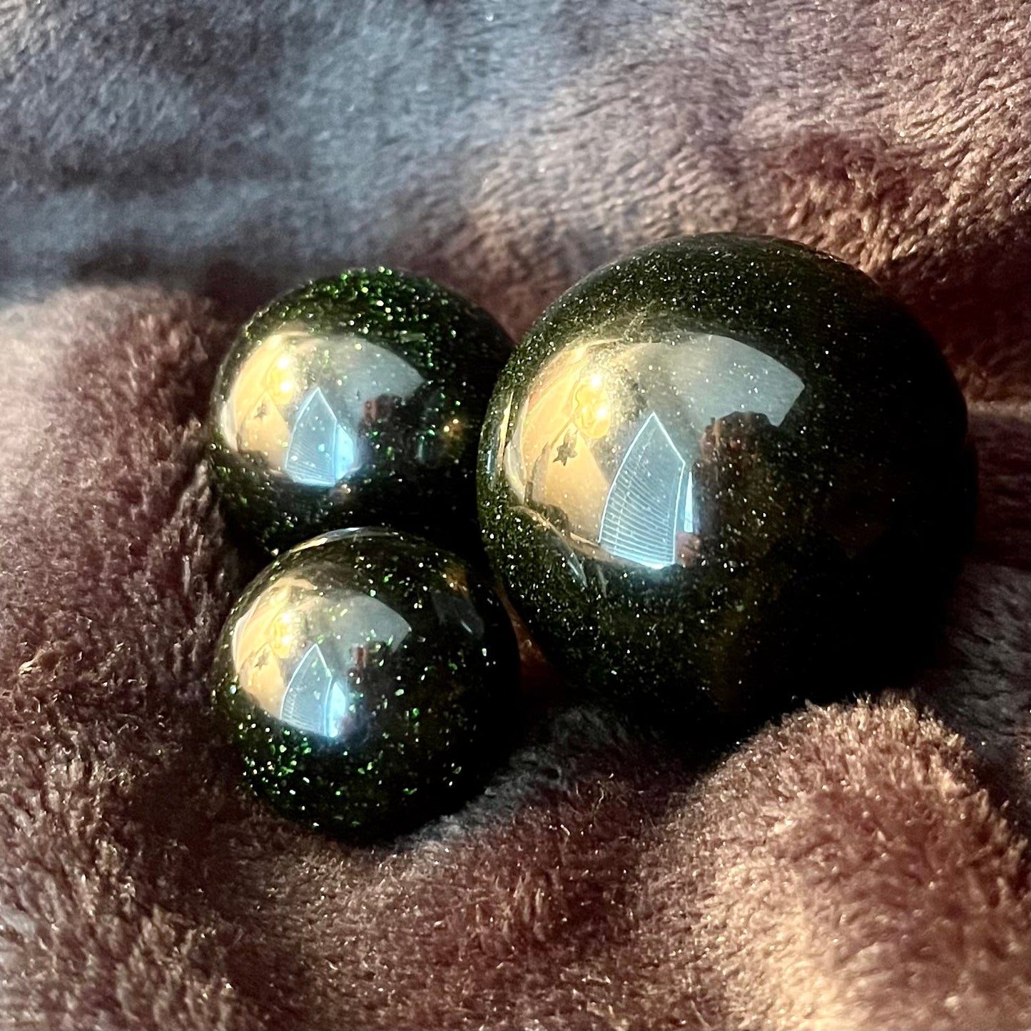 Green Goldstone Spheres, 1 Pound Lot (Approx. 20-50mm) WB-0025