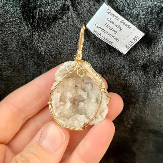 Quartz Geode Wire Wrapped Necklace WN-0090 - Shop Wholesale Crystals