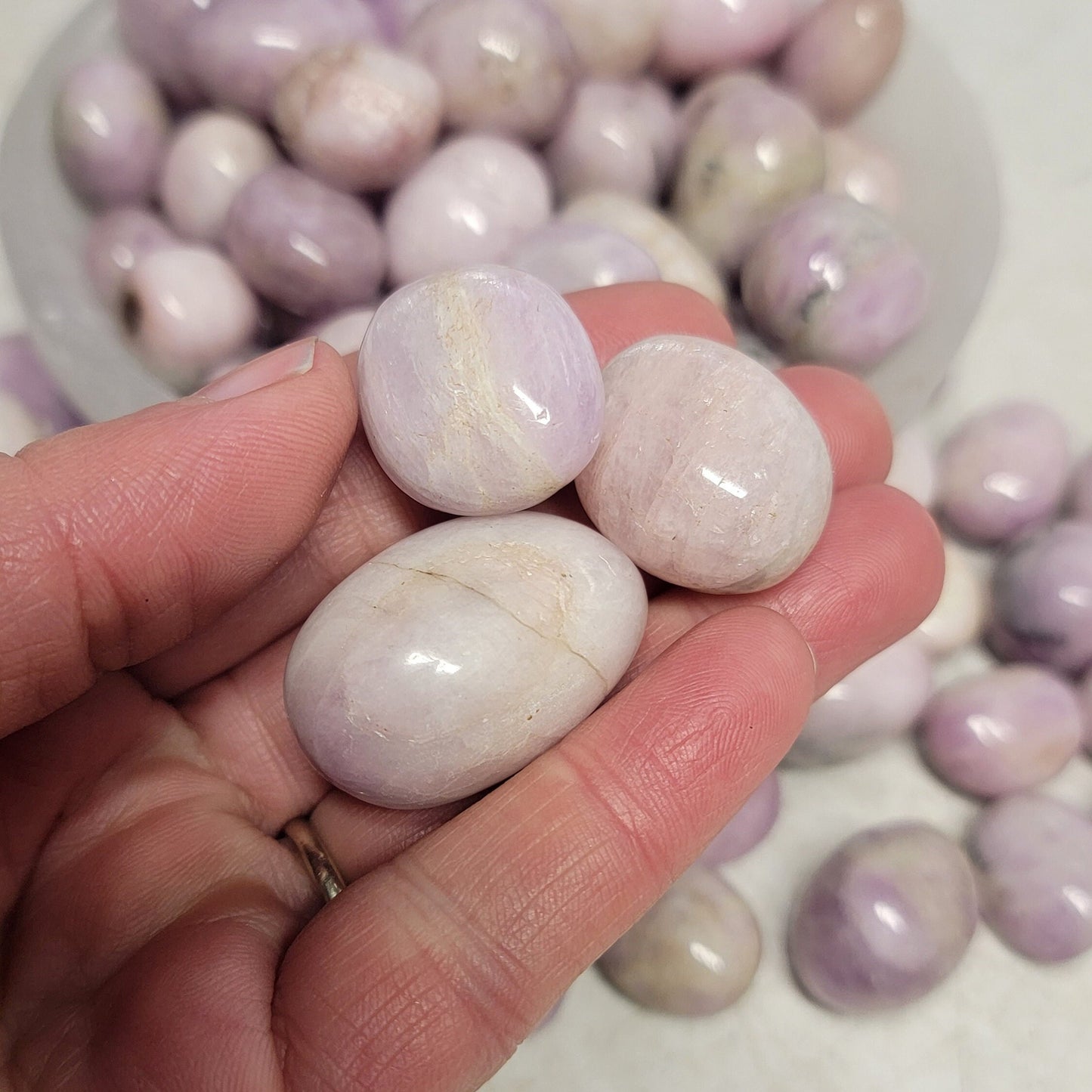 Kunzite Tumbled Stone (Approx. 20-30 mm) BIN-1540