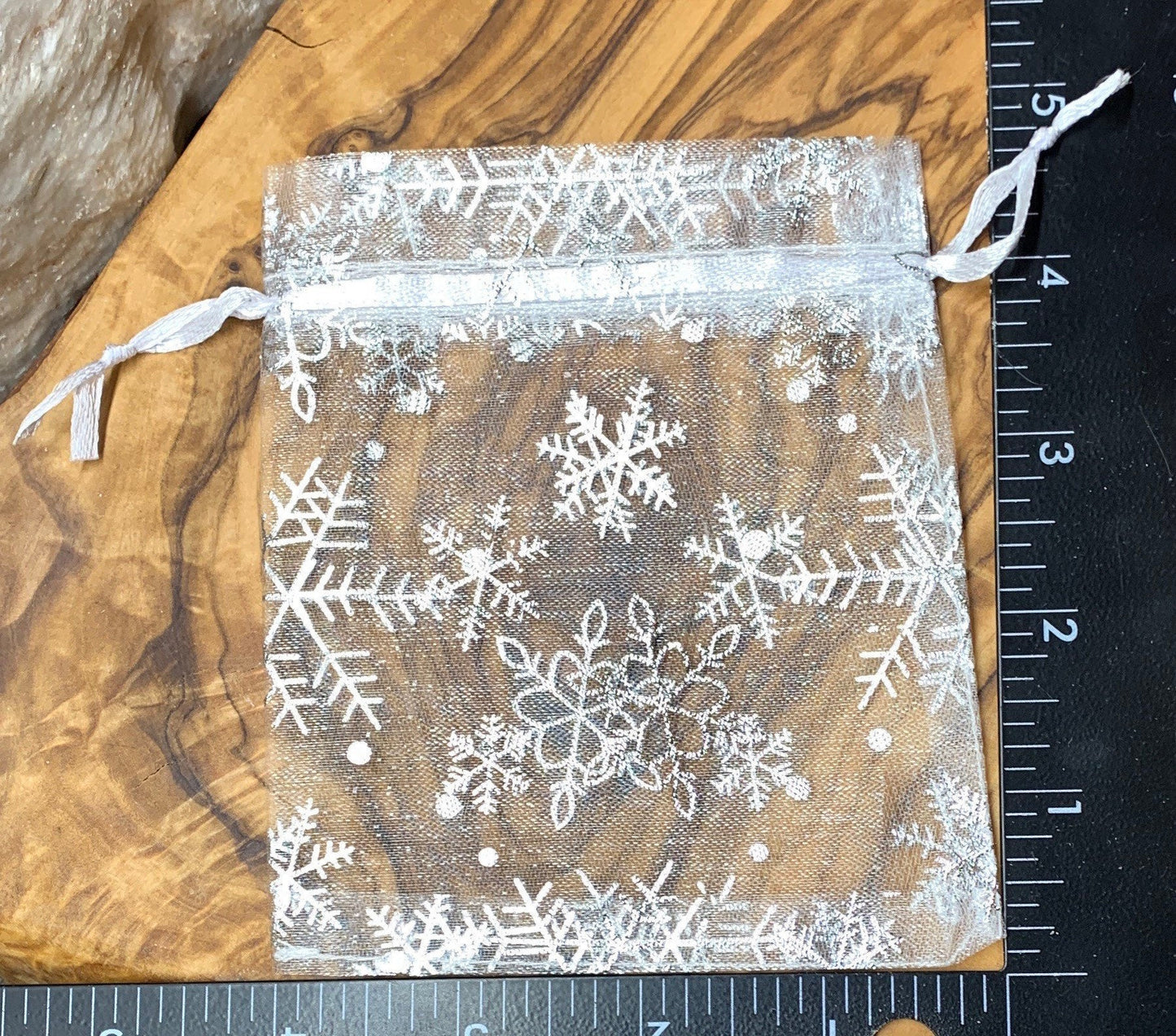 Silver Metallic Snow Flake Organza Drawstring Bag.  3.5" x 4 BAG-0027