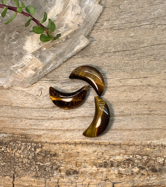 Tiger's Eye Carved Moon (Approx 1 1/8" Long) 0041