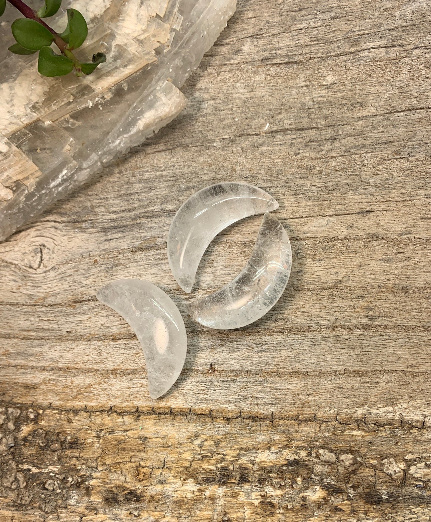 Quartz Carved Moon (Approx 1 1/8" Long) 0100