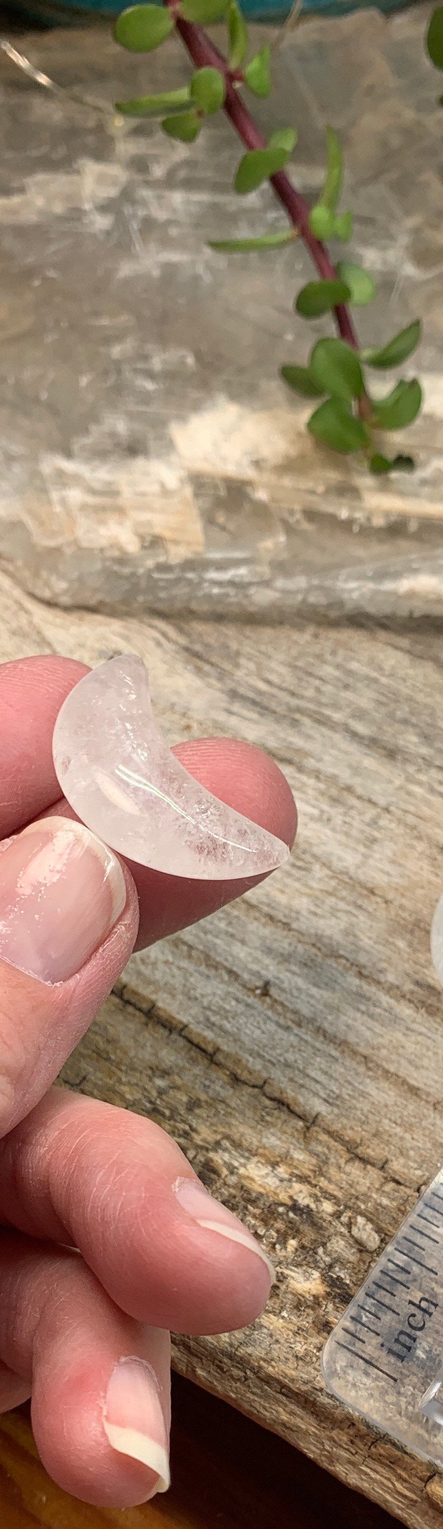 Quartz Carved Moon (Approx 1 1/8" Long) 0100