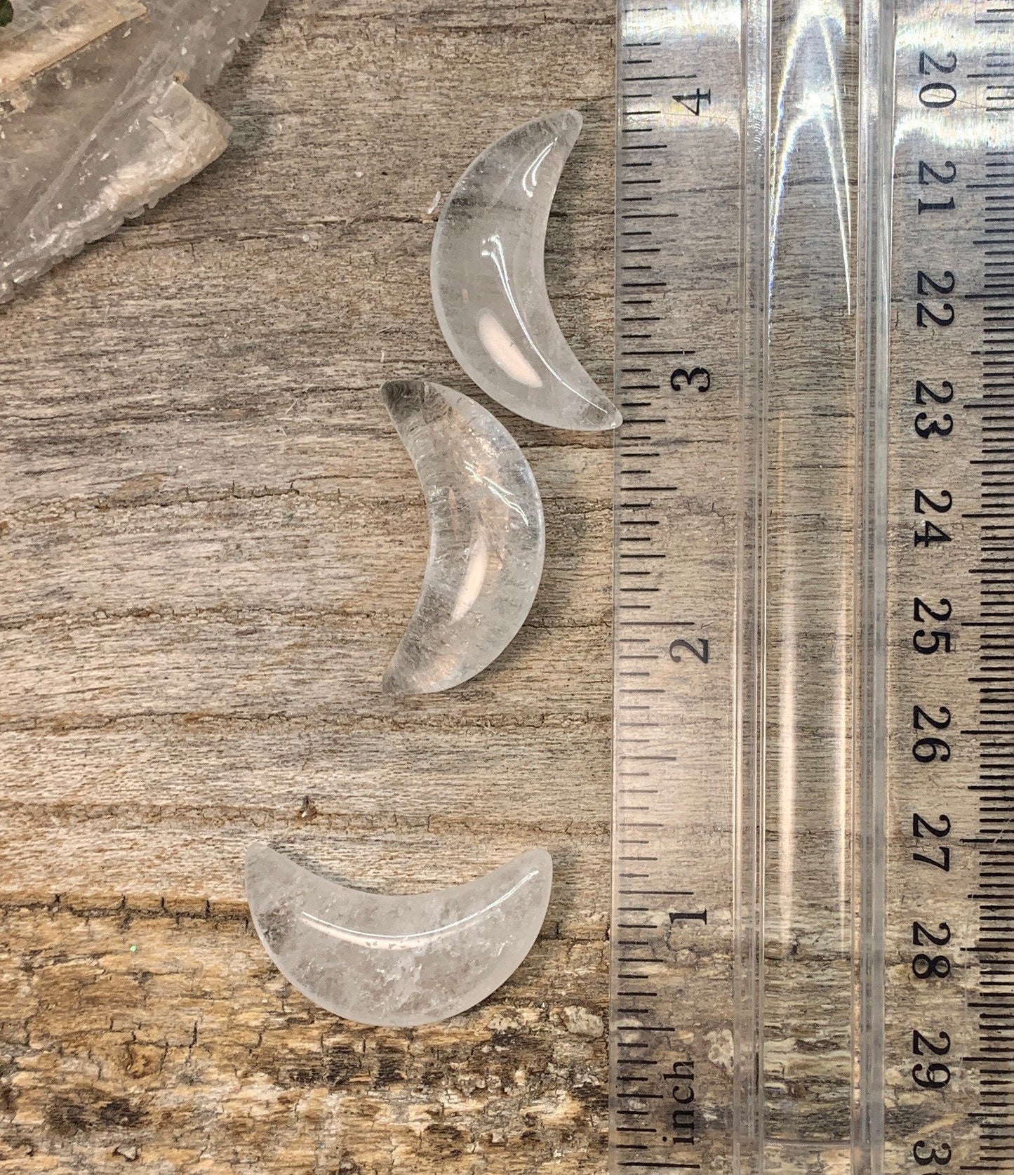 Quartz Carved Moon (Approx 1 1/8" Long) 0100