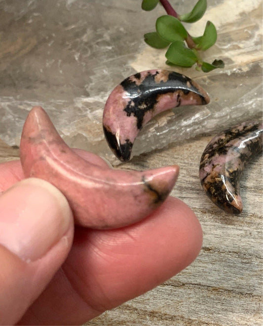 Rhodonite Carved Moon (Approx 1 1/8" Long) 0088