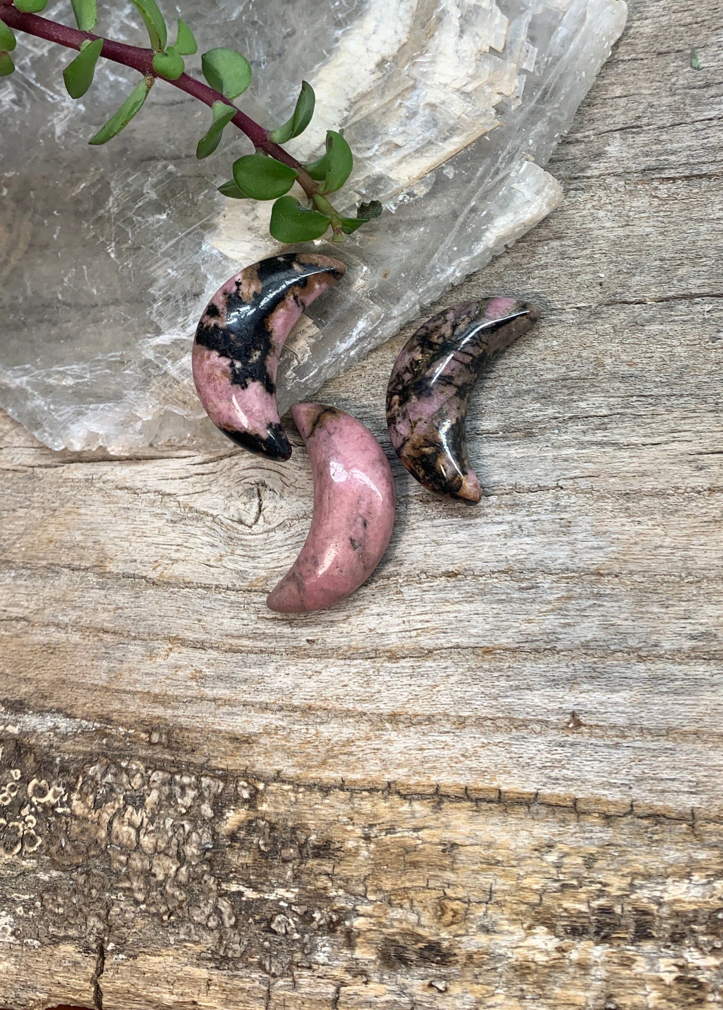 Rhodonite Carved Moon (Approx 1 1/8" Long) 0088