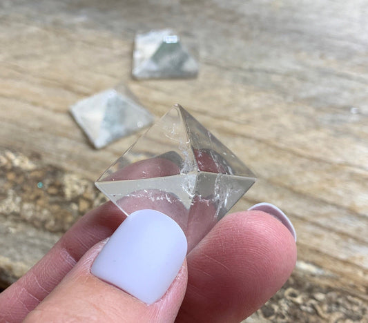 Clear Quartz Pyramid 0278 3/4”-1”