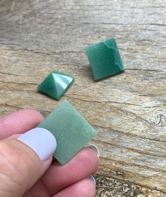 Green Aventurine Obelisk Pyramid 0246 (Approx. 3/4”- 1”)