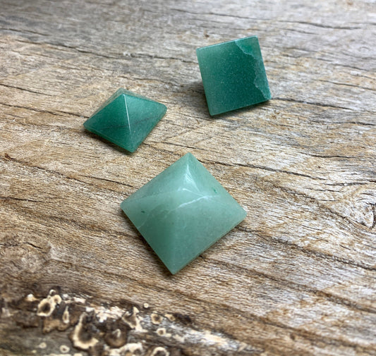 Green Aventurine Obelisk Pyramid 0376 (1/2”- 3/4”)