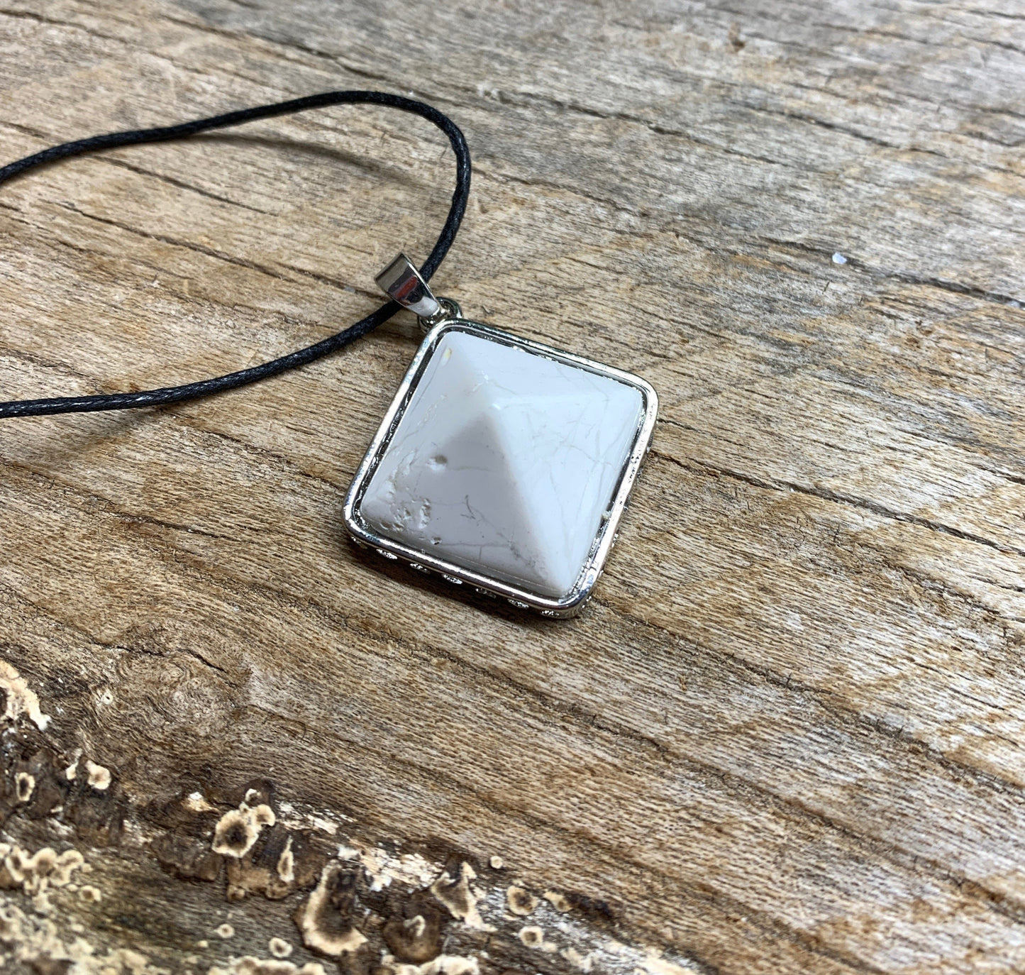 White Howlite Pyramid Necklace NCK-1090