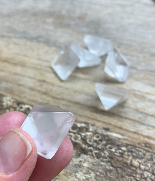 Clear Quartz Pyramid 0277 (Approx. 3/4” x 3/4" x 5/8")