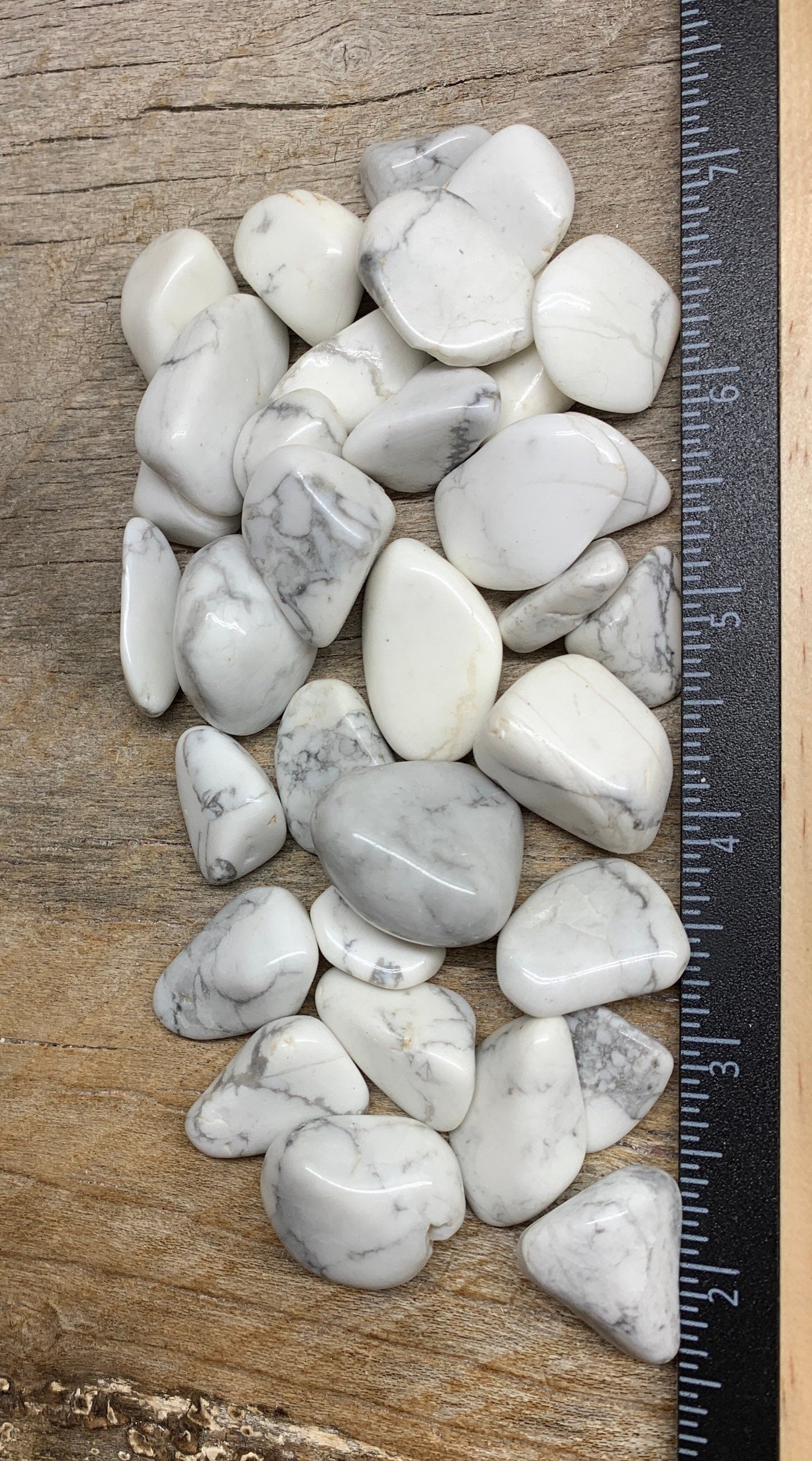 White Howlite Tumbled Stone 0624 Natural (Approx. 3/4”- 1 1/4”)