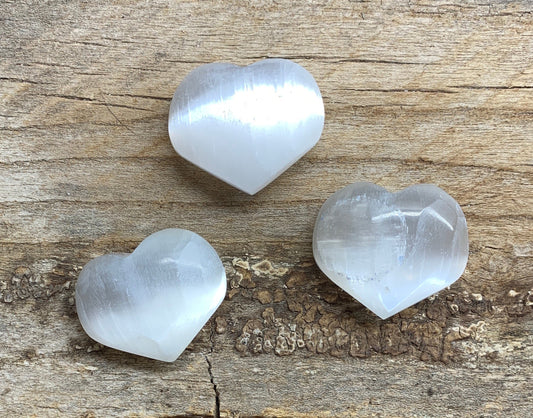 Selenite Heart G-0017 (Small Approx. 1”- 1 1/2”)