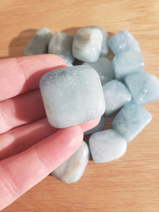 Aquamarine, Polished Tumbled Stone (Approx. 7/8" - 1 1/4" long) 0592