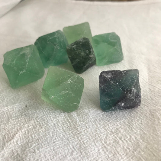 Natural Fluorite Octahedron Crystal (Approx 3/4" - 1") Calming Stone, Supply for Crystal Grid 1311