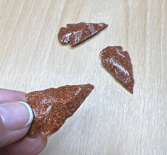 Goldstone Knapped Arrowhead (Synthetic) 1336 (Approx. 1 1/4”- 1 5/8”)