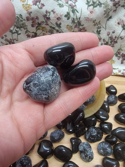 Apache Tear Stone (Approx. 7/8" - 1 1/4") Polished by Nature 0608