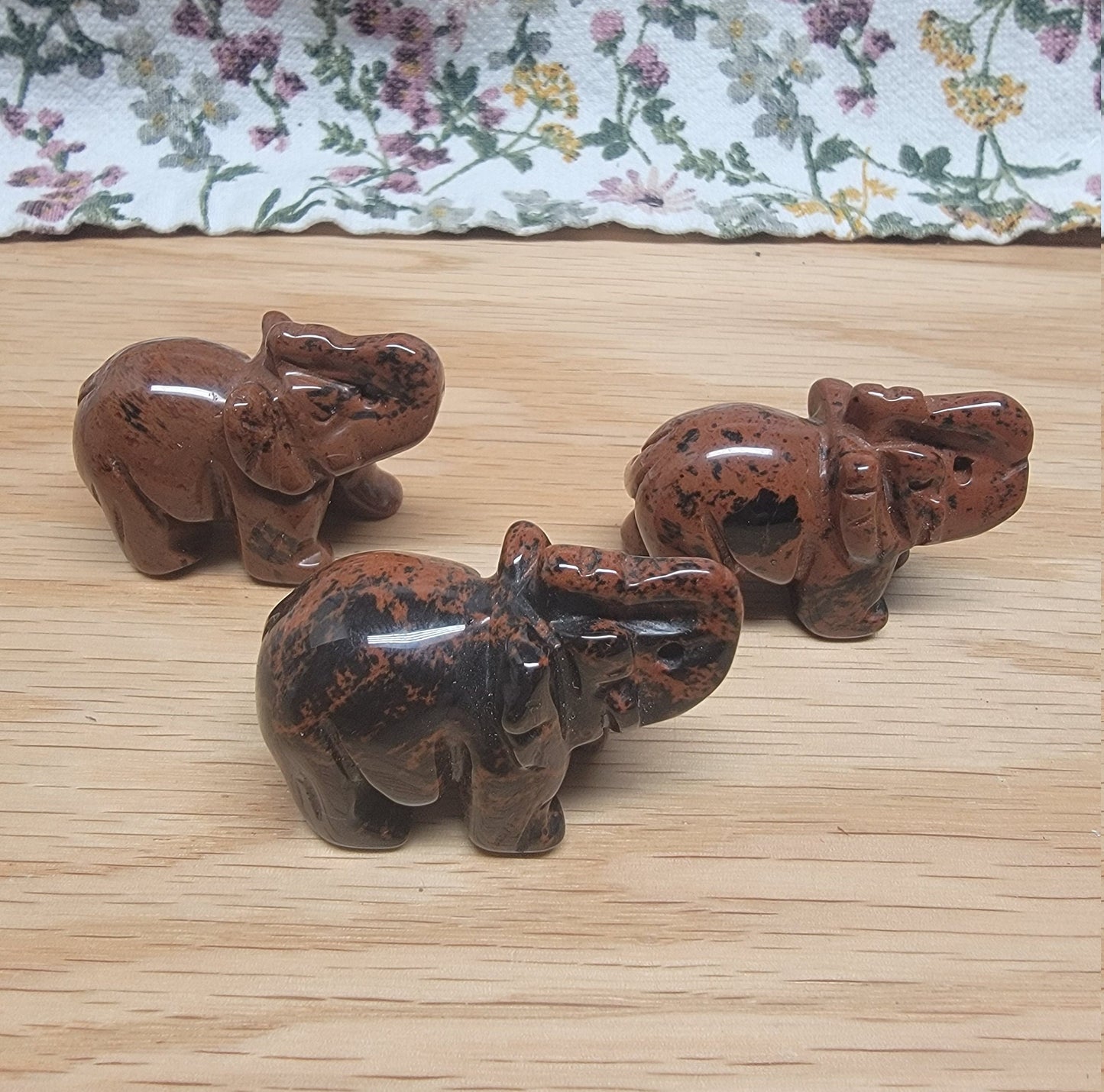 Mahagony Obsidian Carved Elephant (Approx. 2") 0085