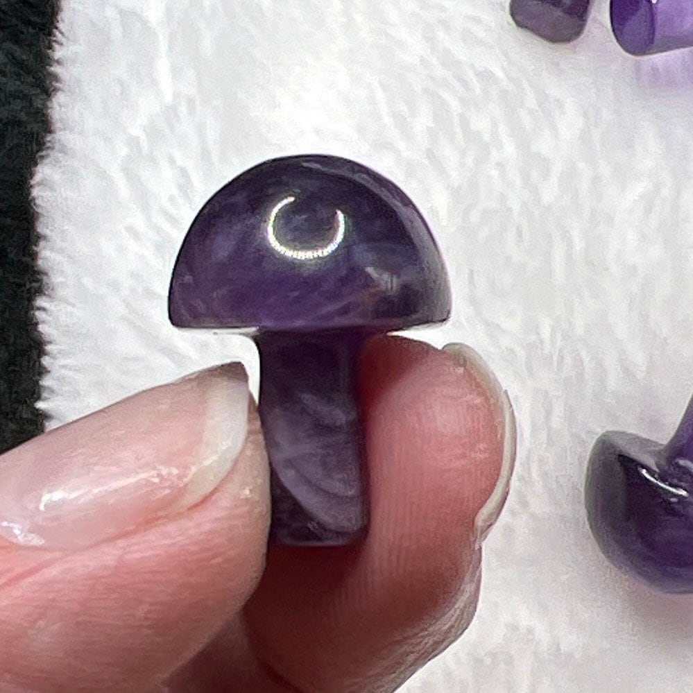 Amethyst Mushroom 0034 (Approx. 5/8”x 3/4”)