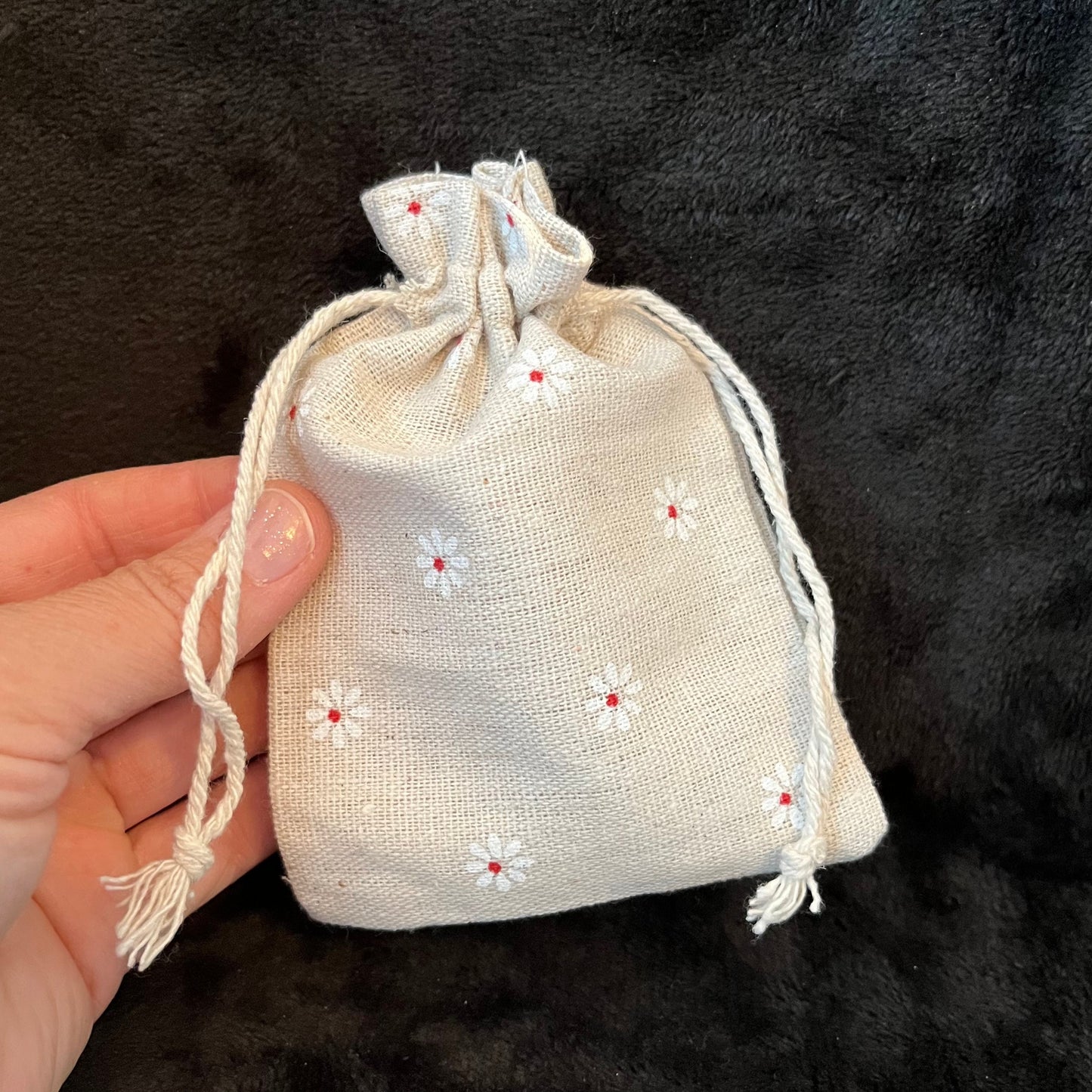 Daisy Burlap Drawstring Bag (Approx. 4”X51/2") BAG-0172