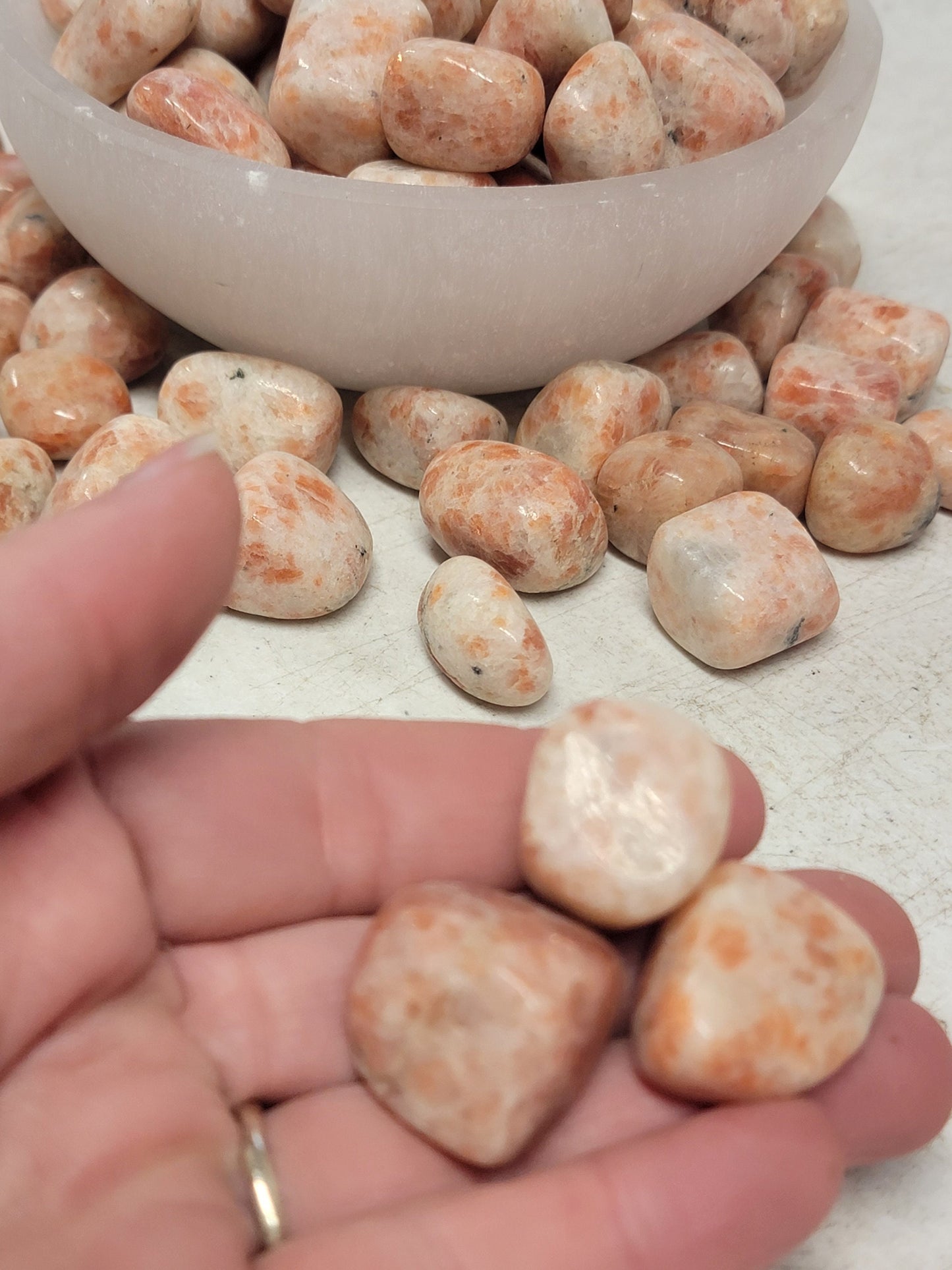 Sunstone Tumbled Stone (Approx. 3/4" - 1") 0598