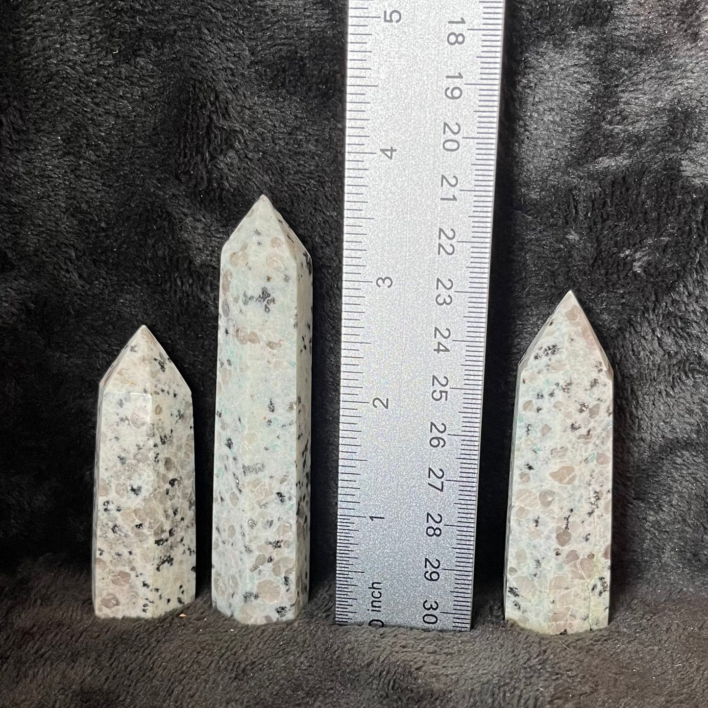 Kiwi Stone Obelisk, 1 pound, WO-0001